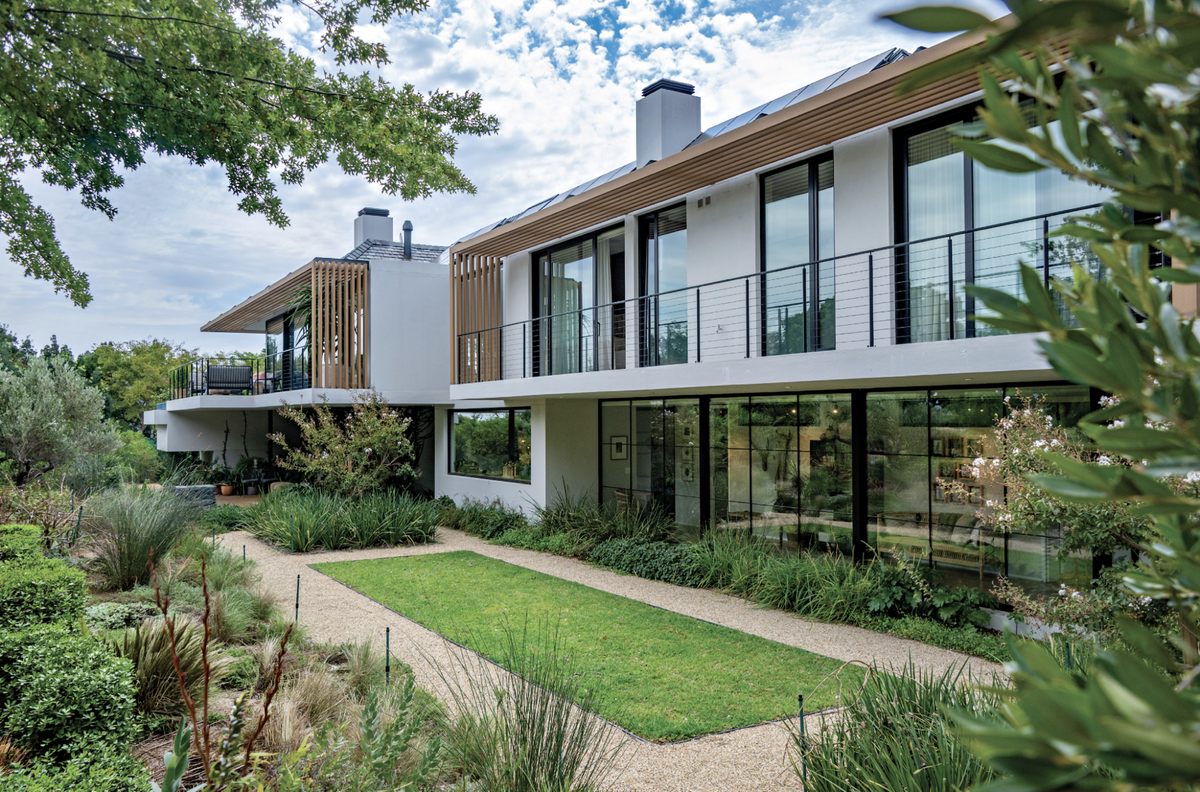 Western Cape home and garden featured in South African Home Owner. Photography: Malitza de Kock.